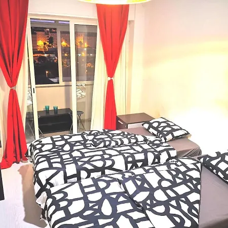 Casa de hóspedes Comfortable Furnished Bedroom In Central With Ac And Wifi Lisboa