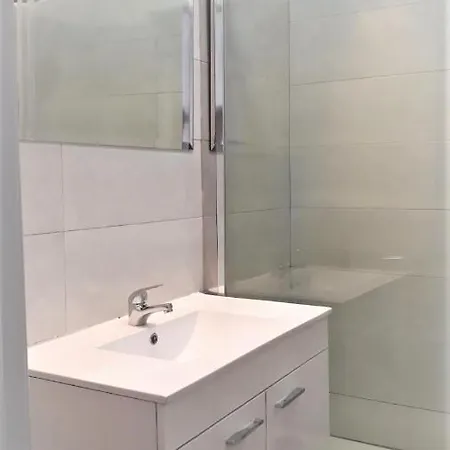 Comfortable Furnished Bedroom In Central With Ac And Wifi Lisboa